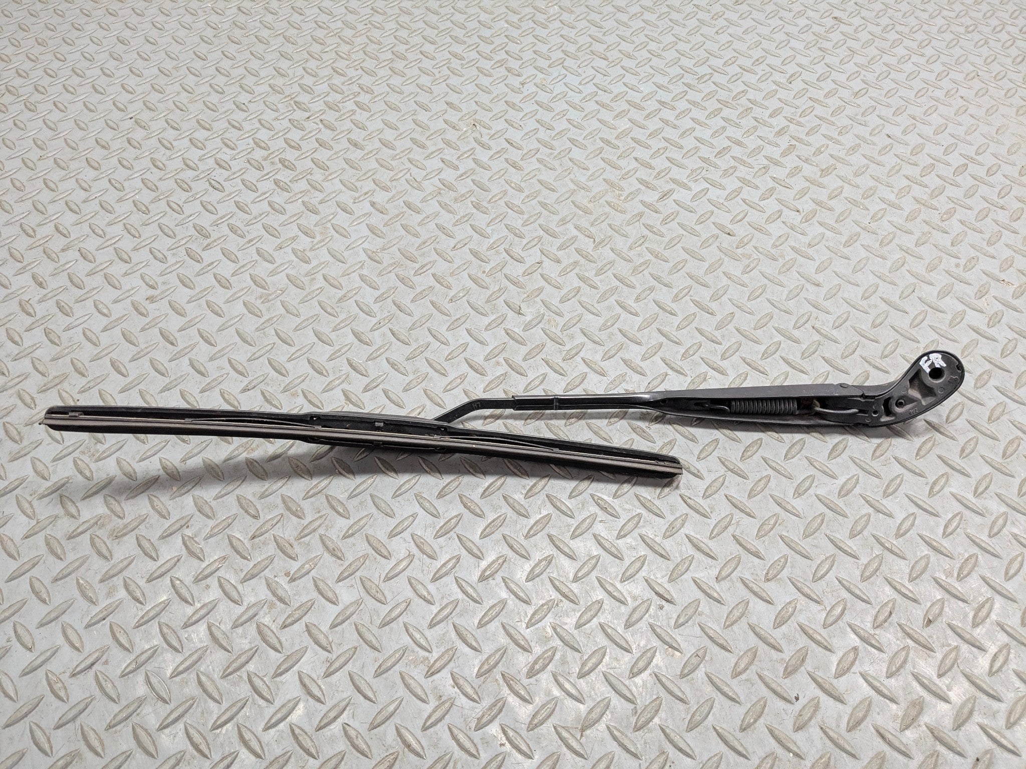 2007 - 2010 MINI COOPER OEM WINDSHIELD WIPER ARM WITH BLADE FRONT RIGHT SIDE