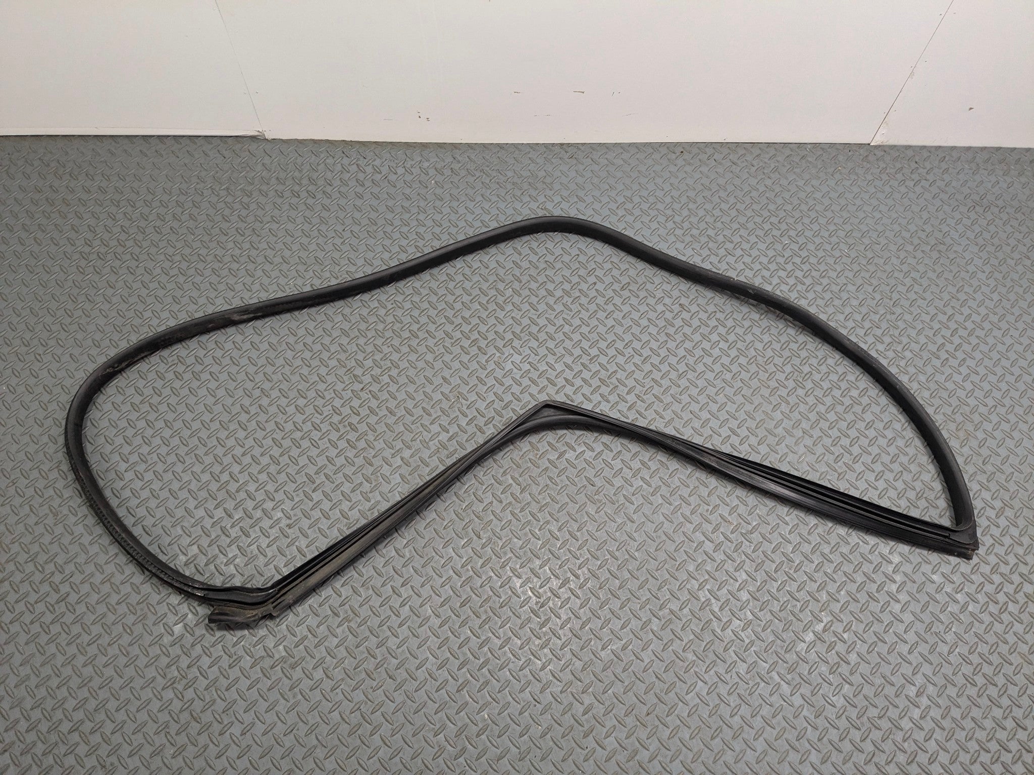 2007 - 2010 MINI COOPER OEM DOOR SEAL WEATHER STRIPPING RUBBER FRONT LEFT SIDE