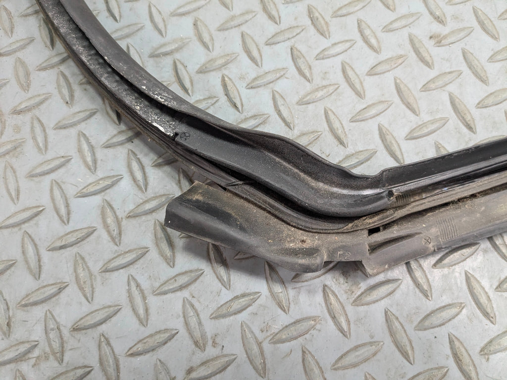 2007 - 2010 MINI COOPER OEM DOOR SEAL WEATHER STRIPPING RUBBER FRONT LEFT SIDE