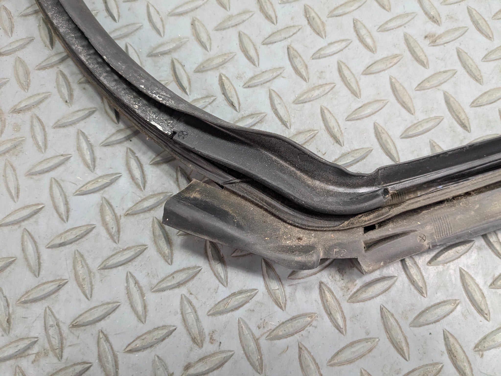 2007 - 2010 MINI COOPER OEM DOOR SEAL WEATHER STRIPPING RUBBER FRONT LEFT SIDE