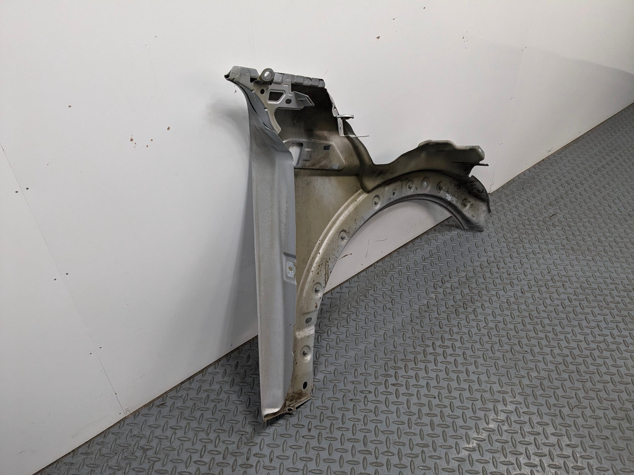 2007 - 2010 MINI COOPER OEM FENDER COVER PANEL SILVER METALLIC FRONT LEFT SIDE