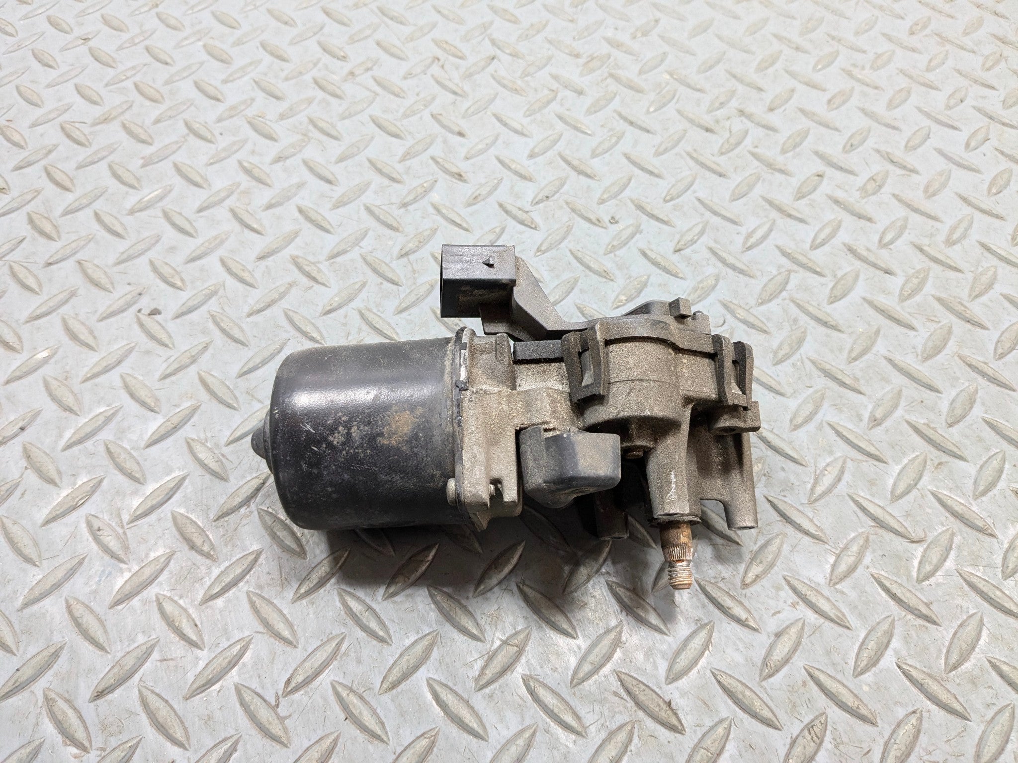 2007 - 2010 MINI COOPER OEM FRONT WINDSHIELD WASHER WIPER MOTOR ASSEMBLY