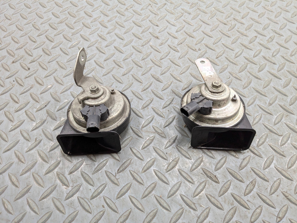 2007 - 2010 MINI COOPER OEM DUAL NOTE HORN HIGH AND LOW TONE SIREN SIGNAL SET