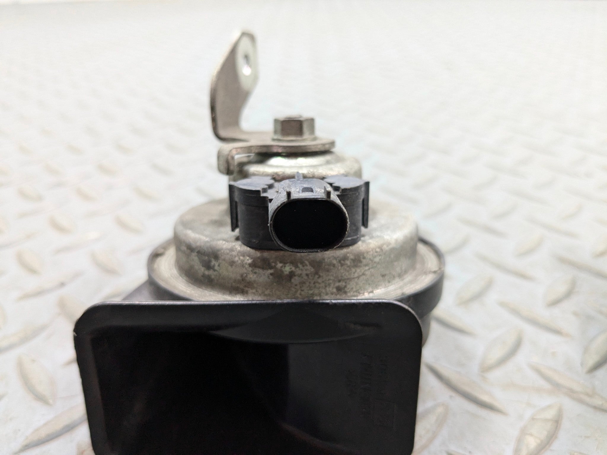 2007 - 2010 MINI COOPER OEM DUAL NOTE HORN HIGH AND LOW TONE SIREN SIGNAL SET