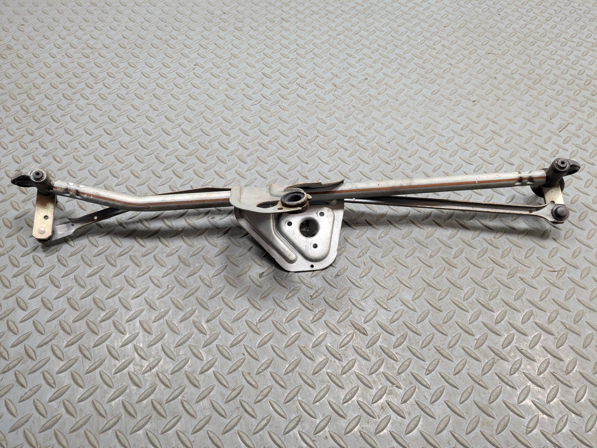 2007 - 2010 MINI COOPER OEM WINDSHIELD WIPER TRANSMISSION LINKAGE WITHOUT MOTOR