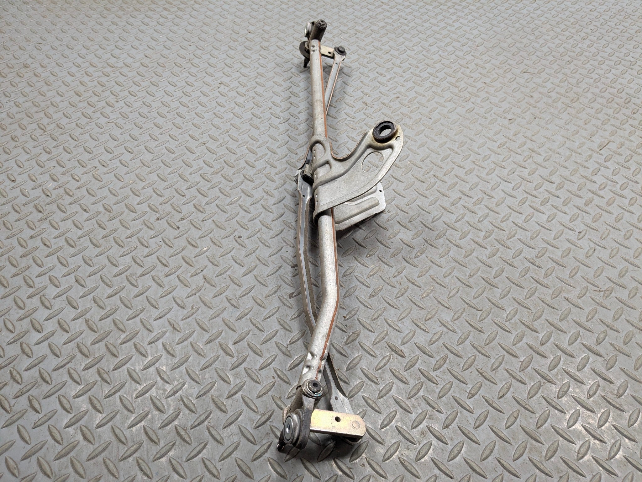 2007 - 2010 MINI COOPER OEM WINDSHIELD WIPER TRANSMISSION LINKAGE WITHOUT MOTOR