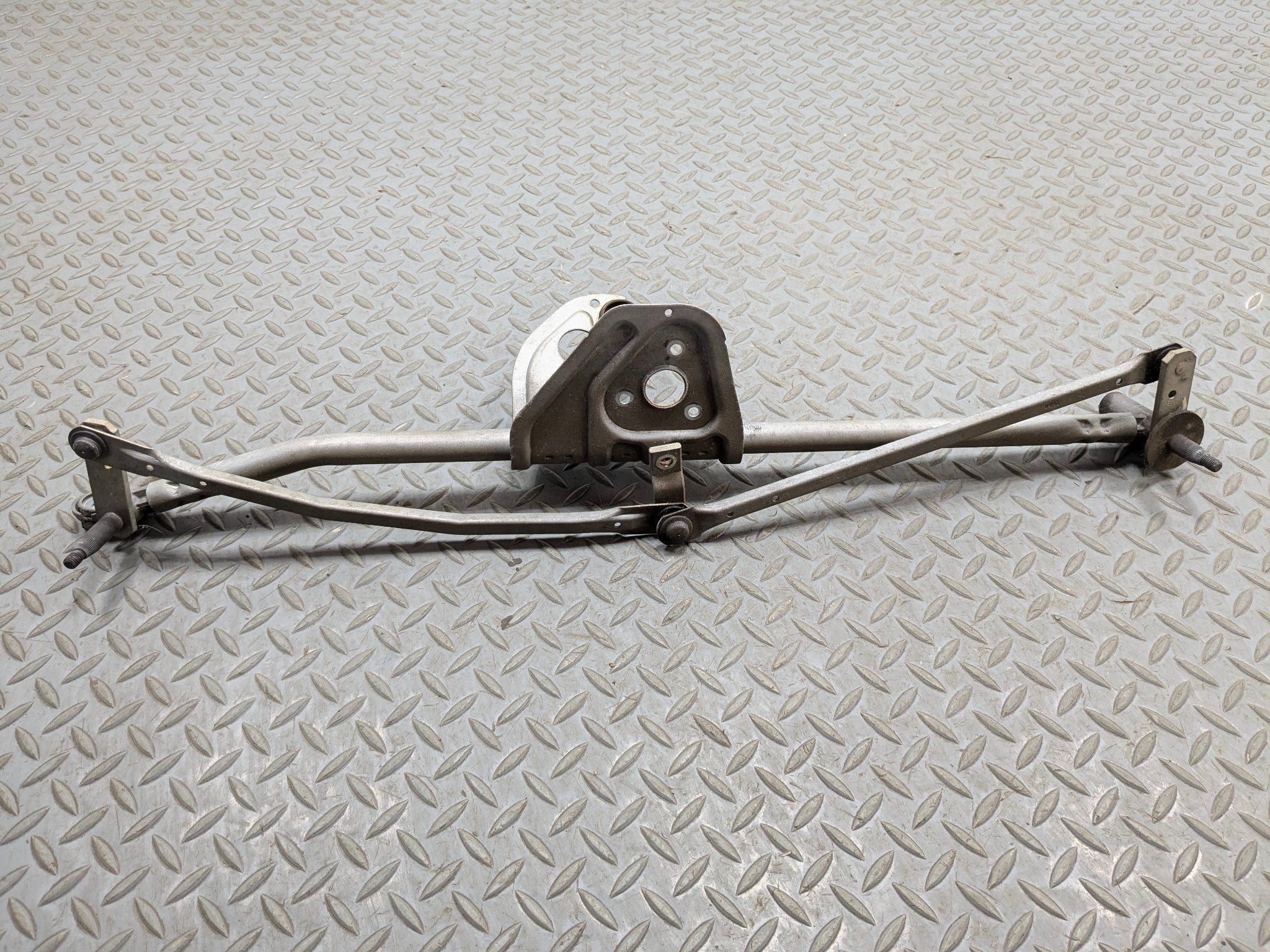 2007 - 2010 MINI COOPER OEM WINDSHIELD WIPER TRANSMISSION LINKAGE WITHOUT MOTOR