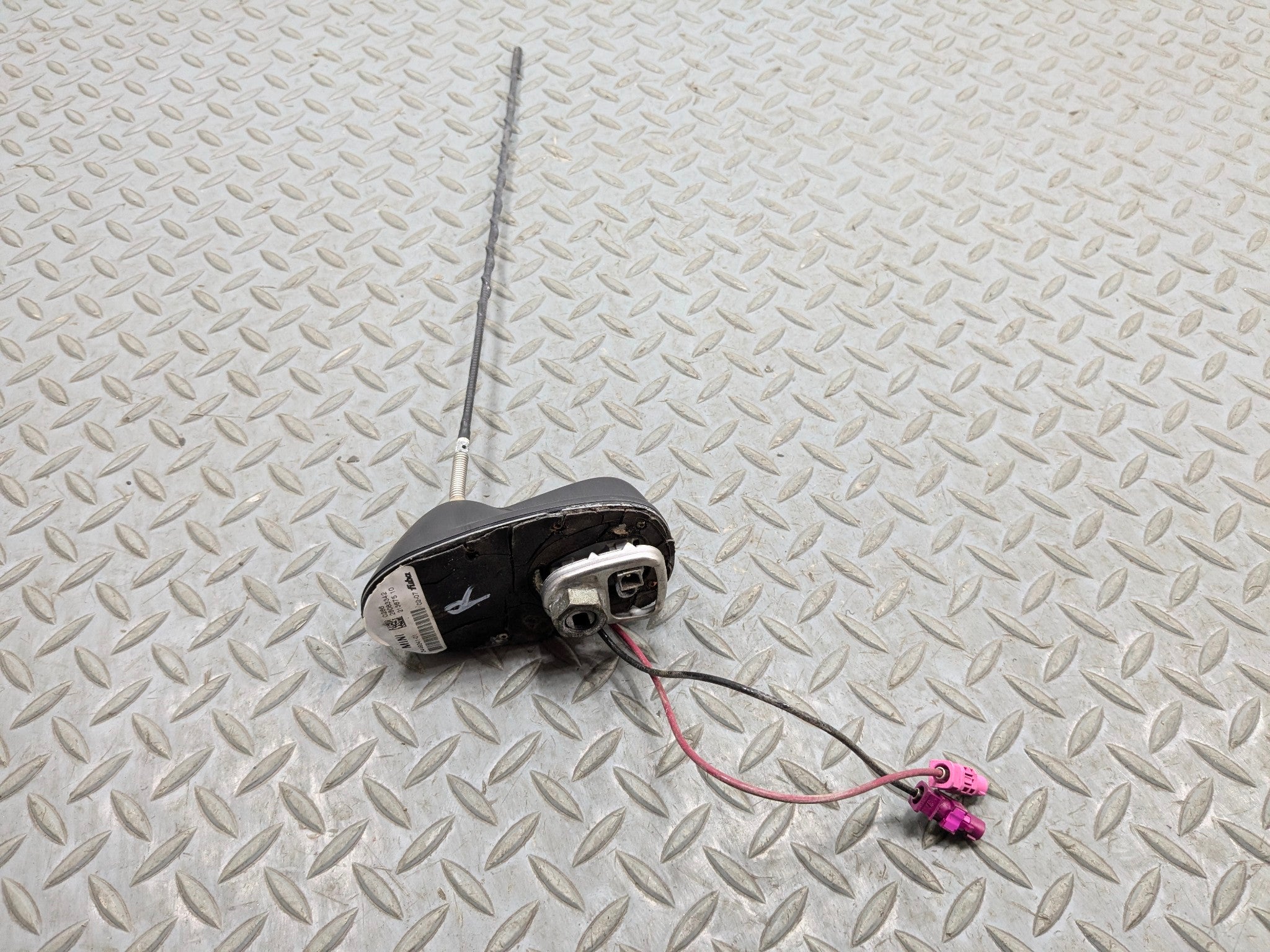 2007 - 2010 MINI COOPER OEM SHARK FIN RADIO ROOF ANTENNA ASSEMBLY BLACK