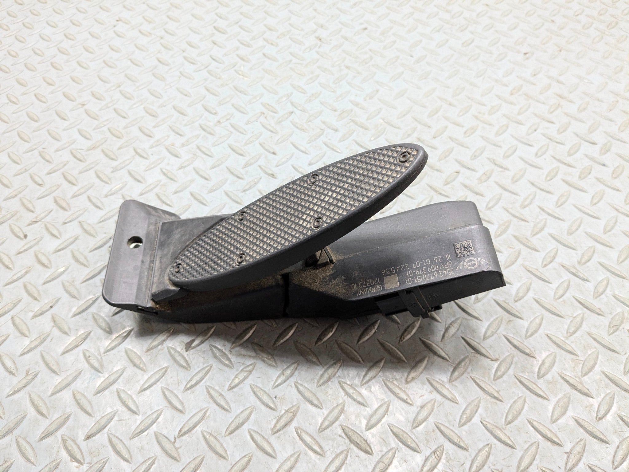 2007 - 2010 MINI COOPER OEM ACCELERATOR THROTTLE PEDAL WITH SENSOR