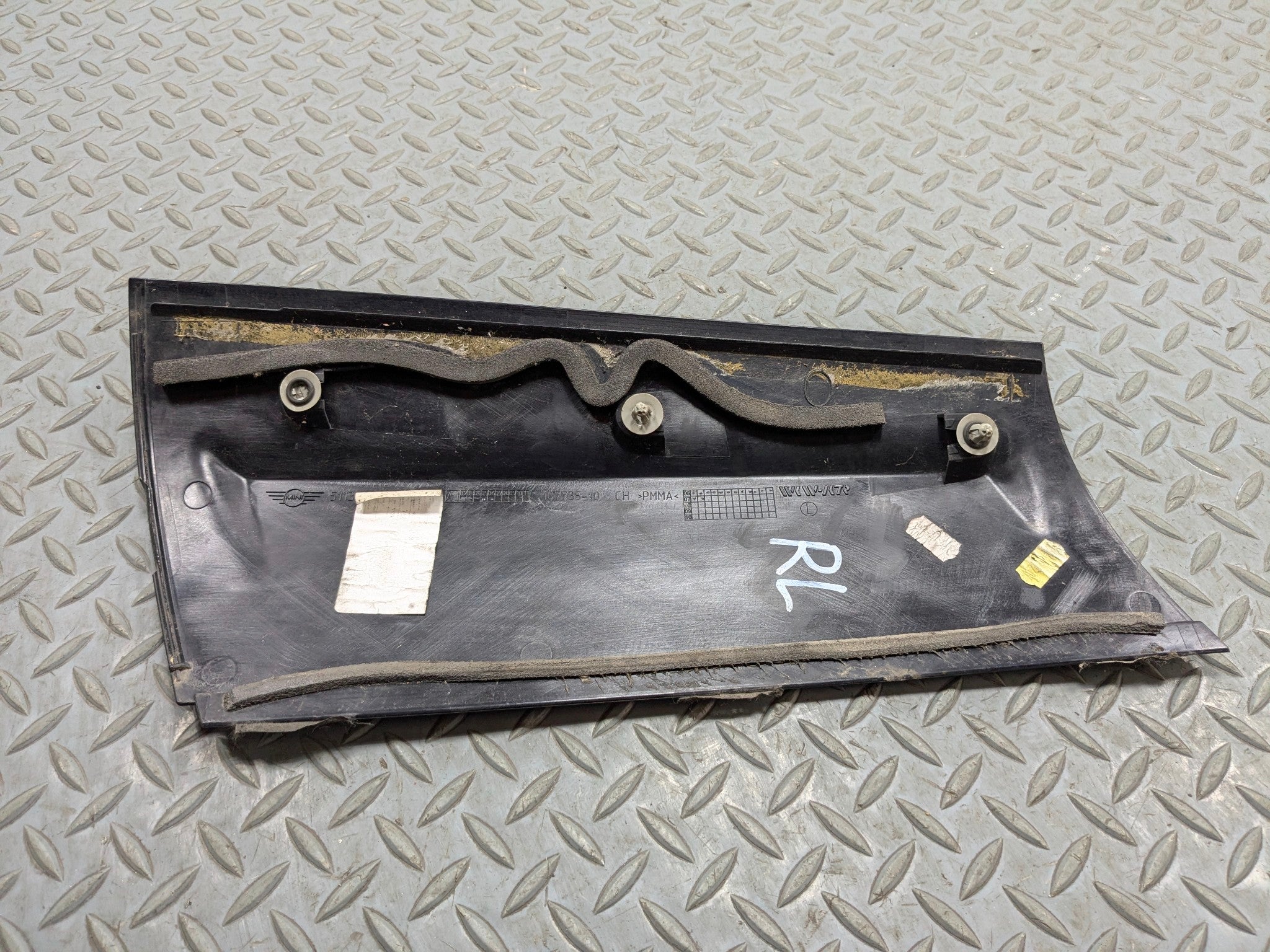 2007 - 2010 MINI COOPER OEM QUARTER D-PILLAR MOLDING EXTERIOR REAR LEFT