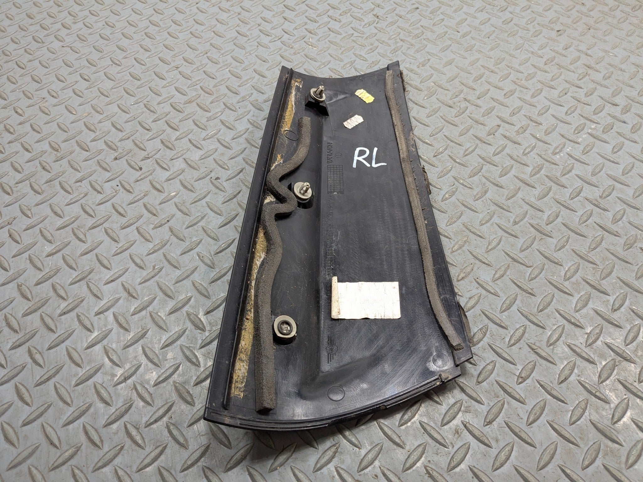 2007 - 2010 MINI COOPER OEM QUARTER D-PILLAR MOLDING EXTERIOR REAR LEFT