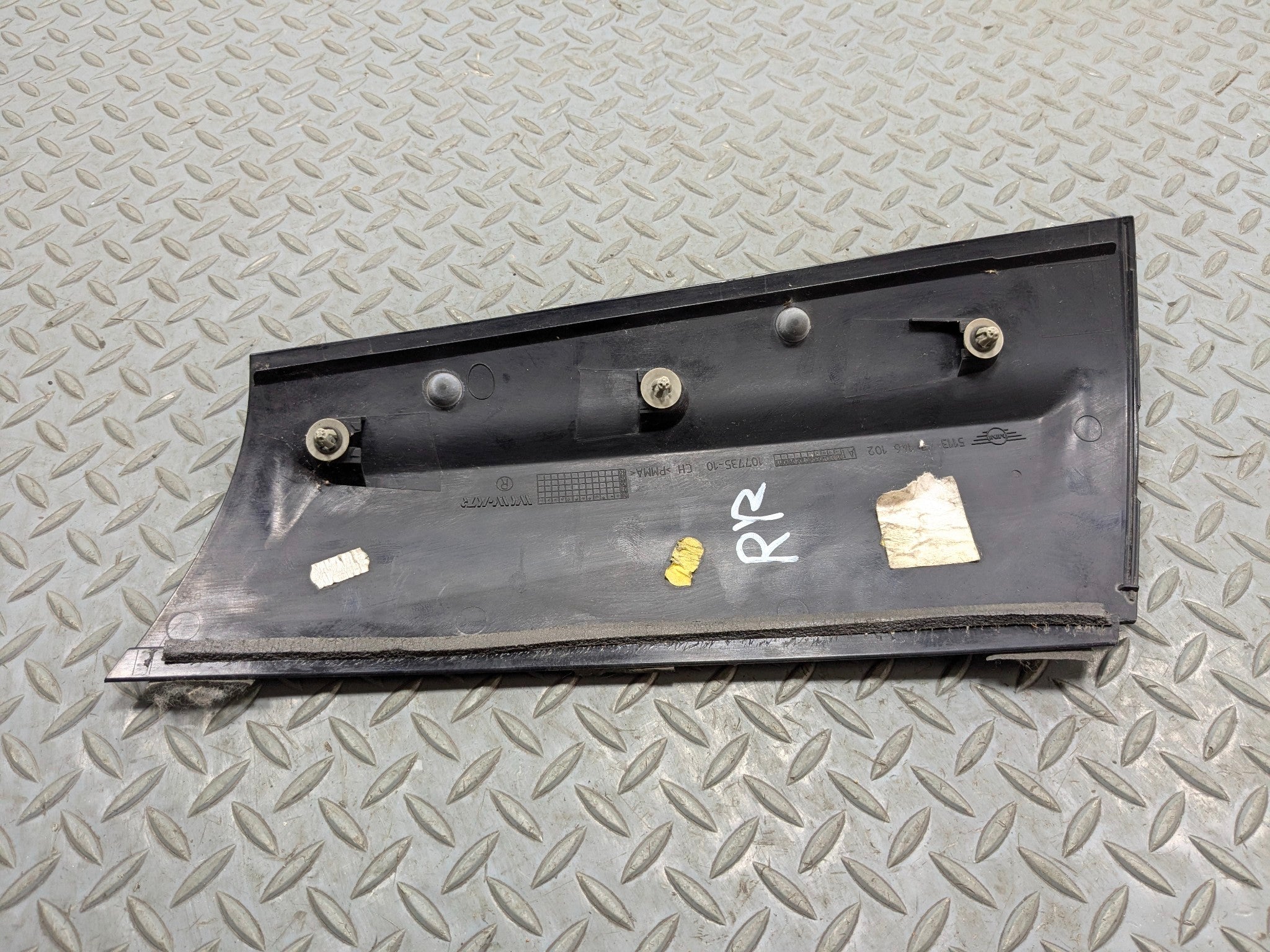 2007 - 2010 MINI COOPER OEM QUARTER D-PILLAR MOLDING EXTERIOR REAR RIGHT