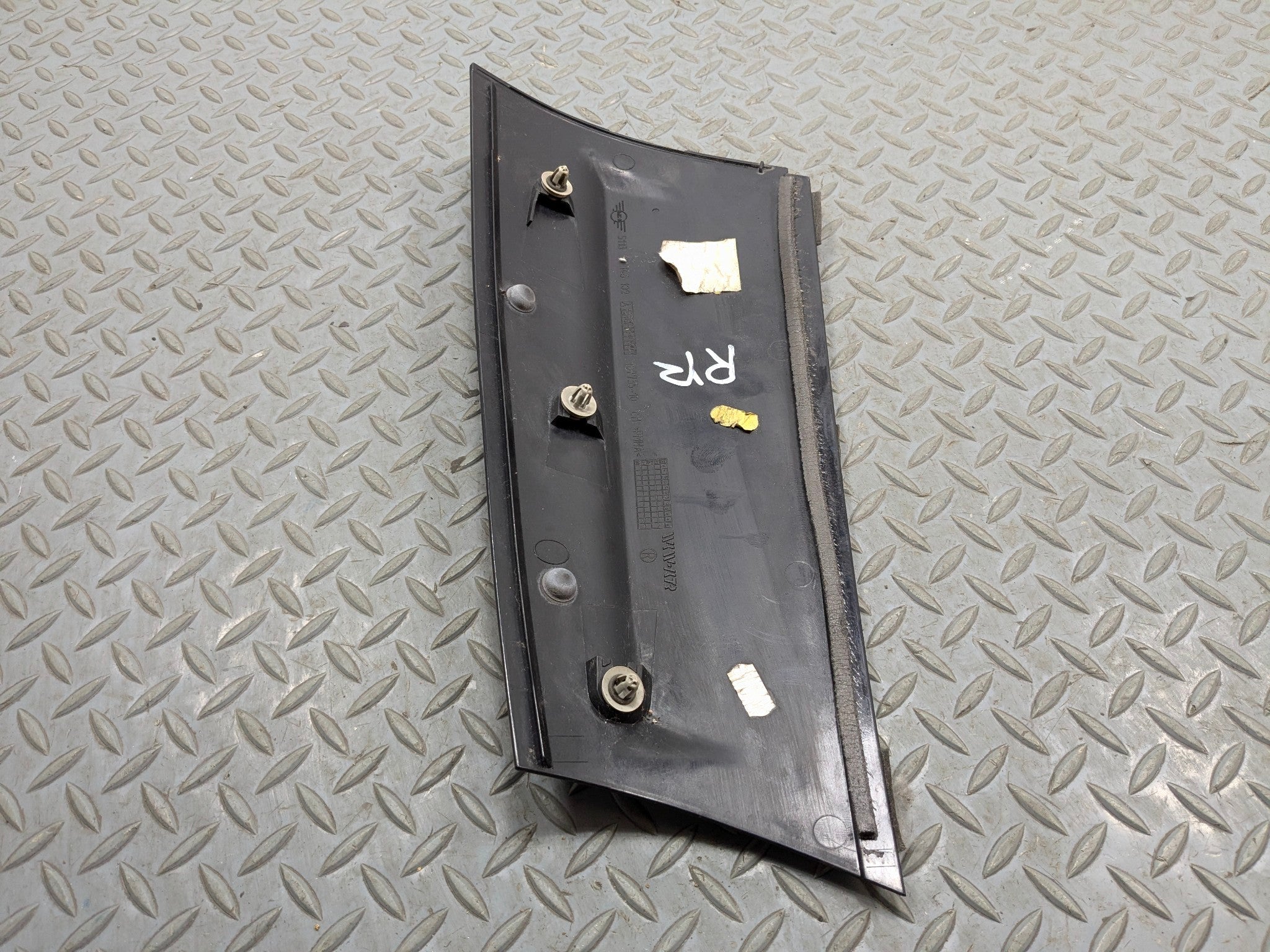 2007 - 2010 MINI COOPER OEM QUARTER D-PILLAR MOLDING EXTERIOR REAR RIGHT