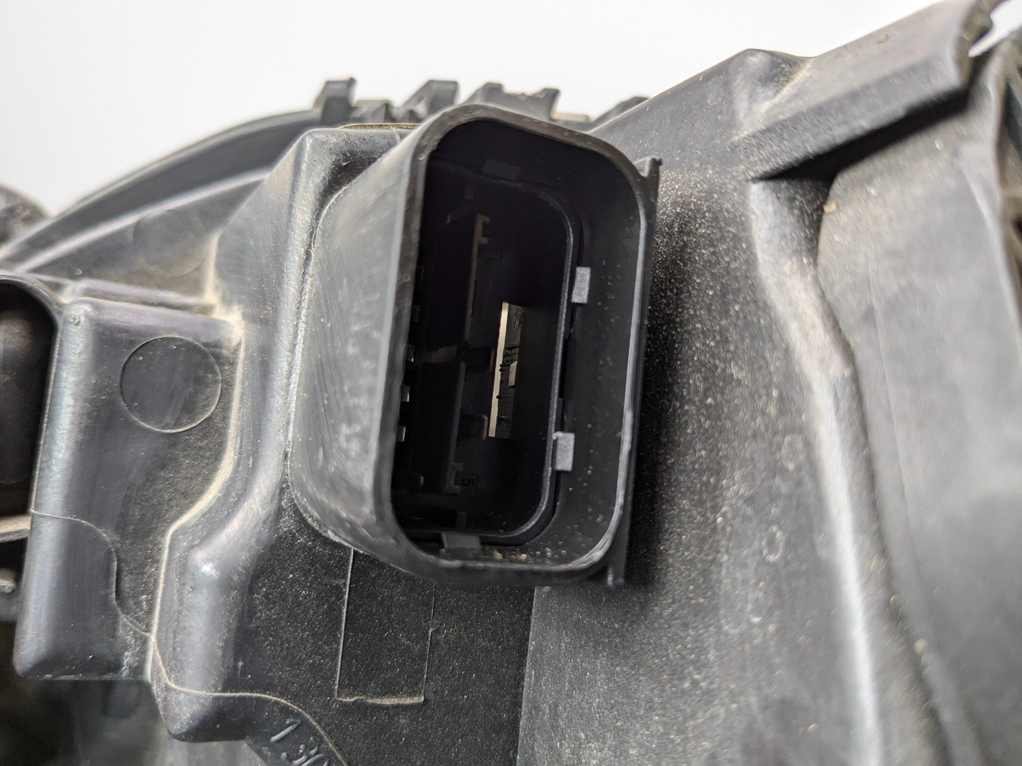 07 - 10 MINI COOPER OEM RIGHT PASSENGER HALOGEN HEADLIGHT HEADLAMP FRONT SIDE