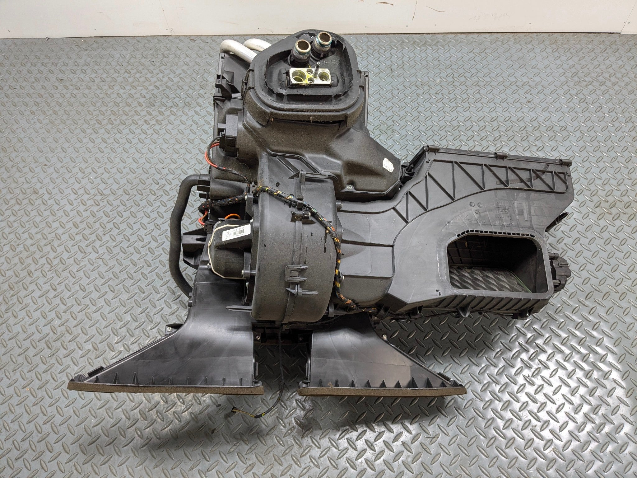 2007 - 2010 MINI COOPER OEM HVAC HEATER CORE BLOWER EVAPORATOR ASSEMBLY