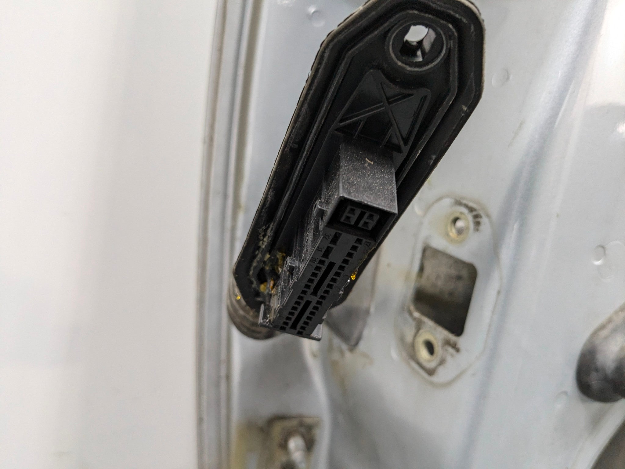 2007 - 2010 MINI COOPER OEM DOOR SHELL PANEL SILVER METALLIC FRONT RIGHT SIDE