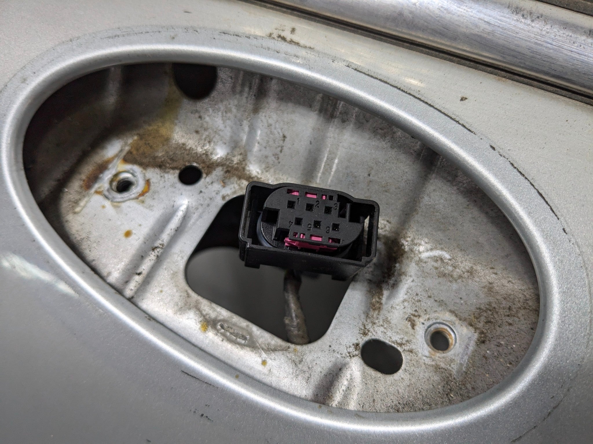 2007 - 2010 MINI COOPER OEM DOOR SHELL PANEL SILVER METALLIC FRONT LEFT SIDE