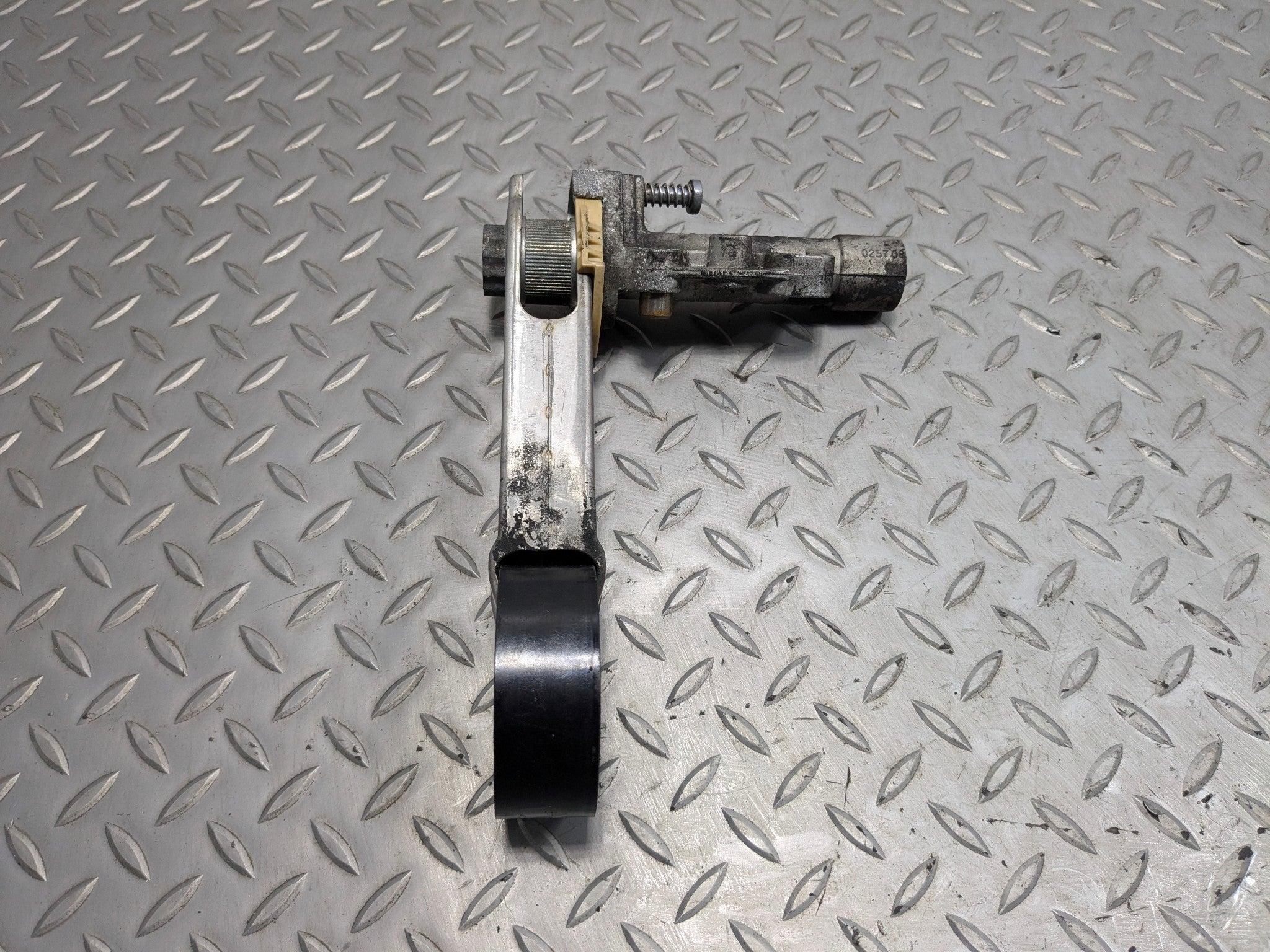 2007 - 2010 MINI COOPER OEM ENGINE ALTERNATOR BELT PULLEY TENSIONER