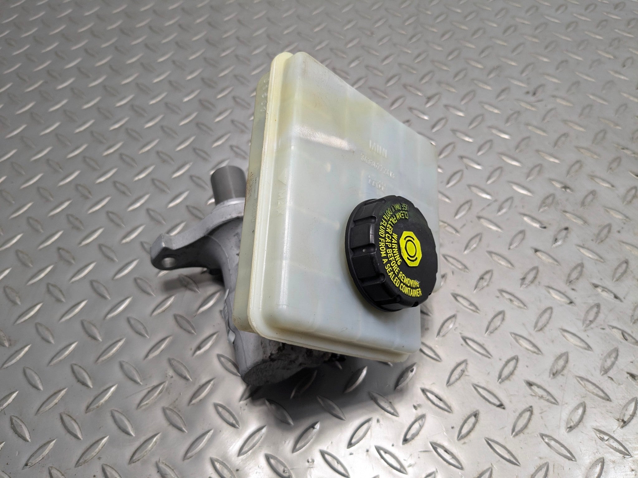 2007 - 2010 MINI COOPER OEM BRAKE MASTER CYLINDER WITH RESERVOIR TANK