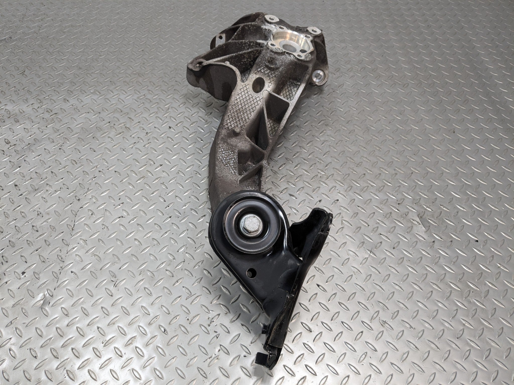 2007 - 2010 MINI COOPER OEM LOWER TRAILING CONTROL ARM REAR RIGHT PASSENGER SIDE