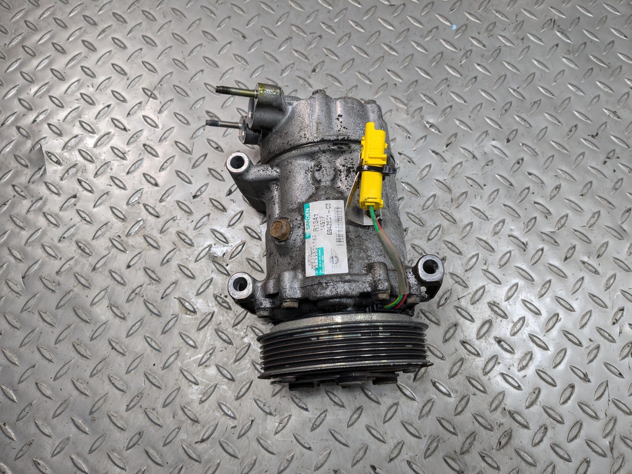 2007 - 2010 MINI COOPER OEM AIR CONDITIONER AC COMPRESSOR PUMP UNIT