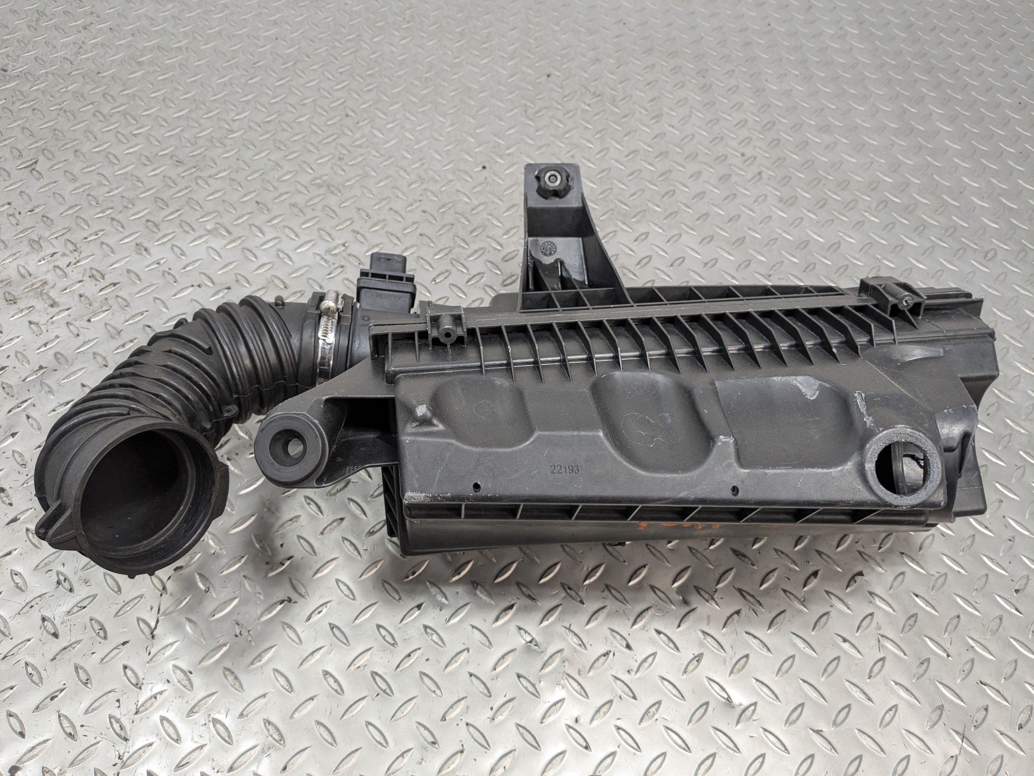 2007 - 2010 MINI COOPER OEM AIR CLEANER FILTER INTAKE BOX HOUSING ASSEMBLY