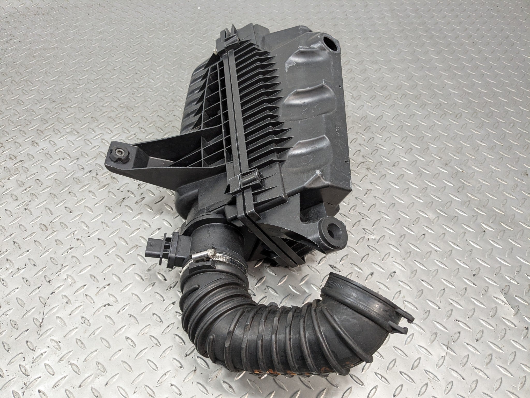 2007 - 2010 MINI COOPER OEM AIR CLEANER FILTER INTAKE BOX HOUSING ASSEMBLY