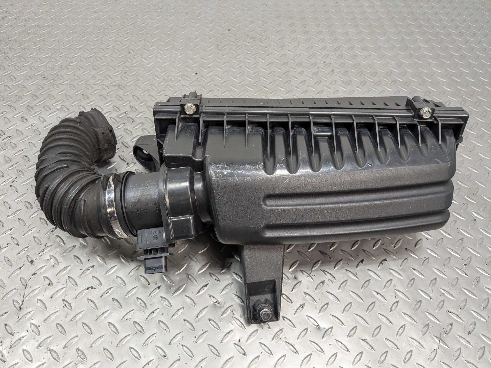 2007 - 2010 MINI COOPER OEM AIR CLEANER FILTER INTAKE BOX HOUSING ASSEMBLY