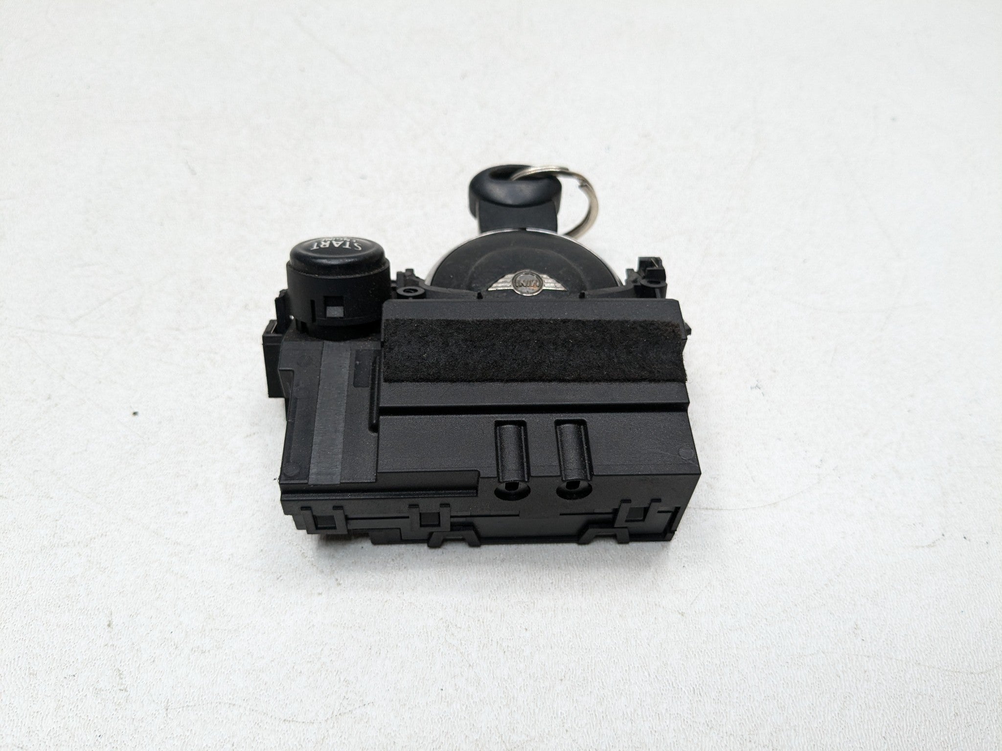 2007 - 2010 MINI COOPER OEM IGNITION KEY DASH MOUNTED ENGINE START STOP BUTTON
