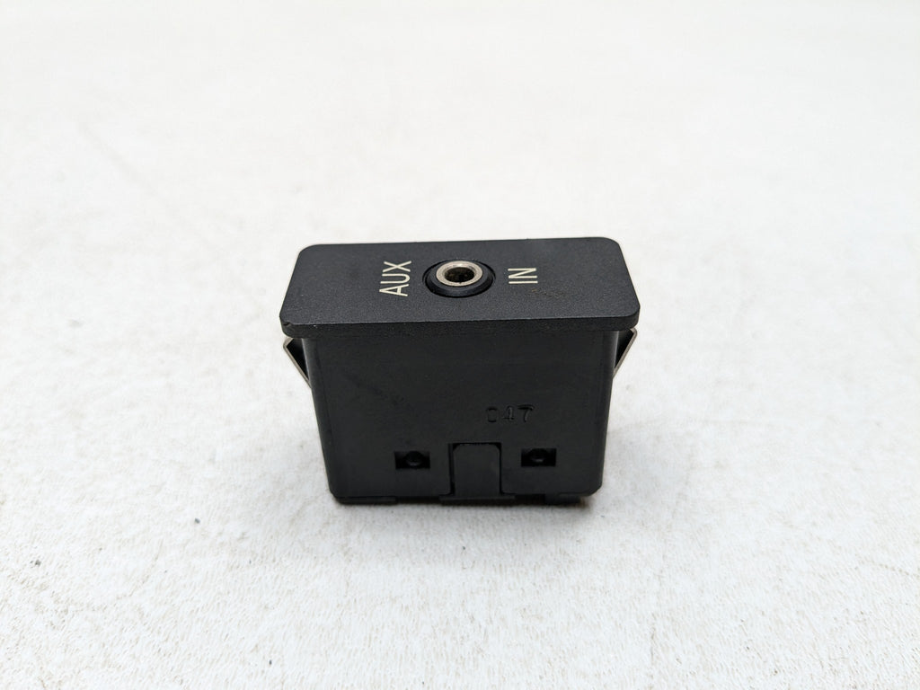 2007 - 2010 MINI COOPER OEM AUX USB INPUT POWER OUTLET SWITCH JACK PORT