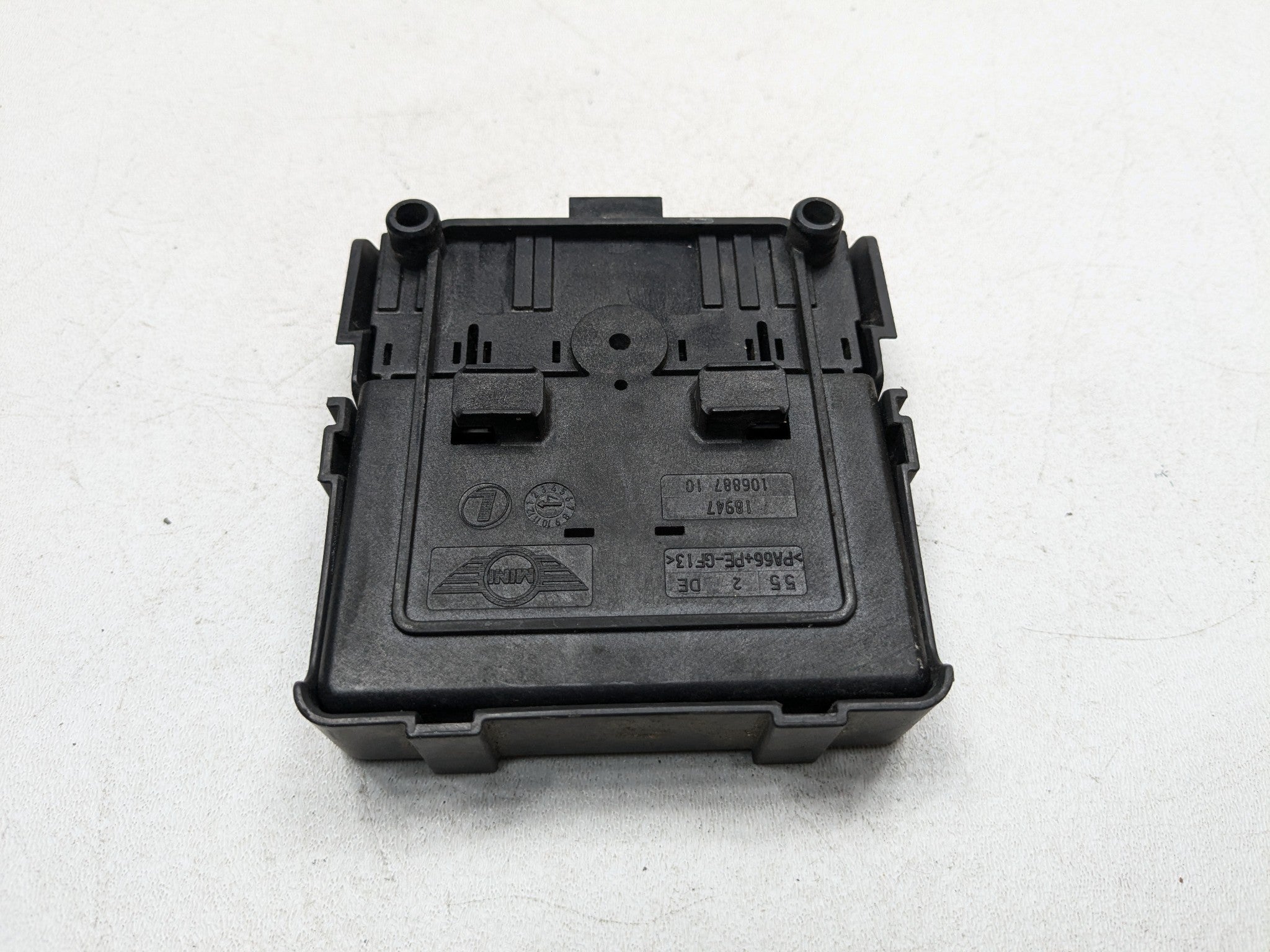 2007 - 2010 MINI COOPER OEM POWER DISTRIBUTION BOX CONTROL MODULE UNIT