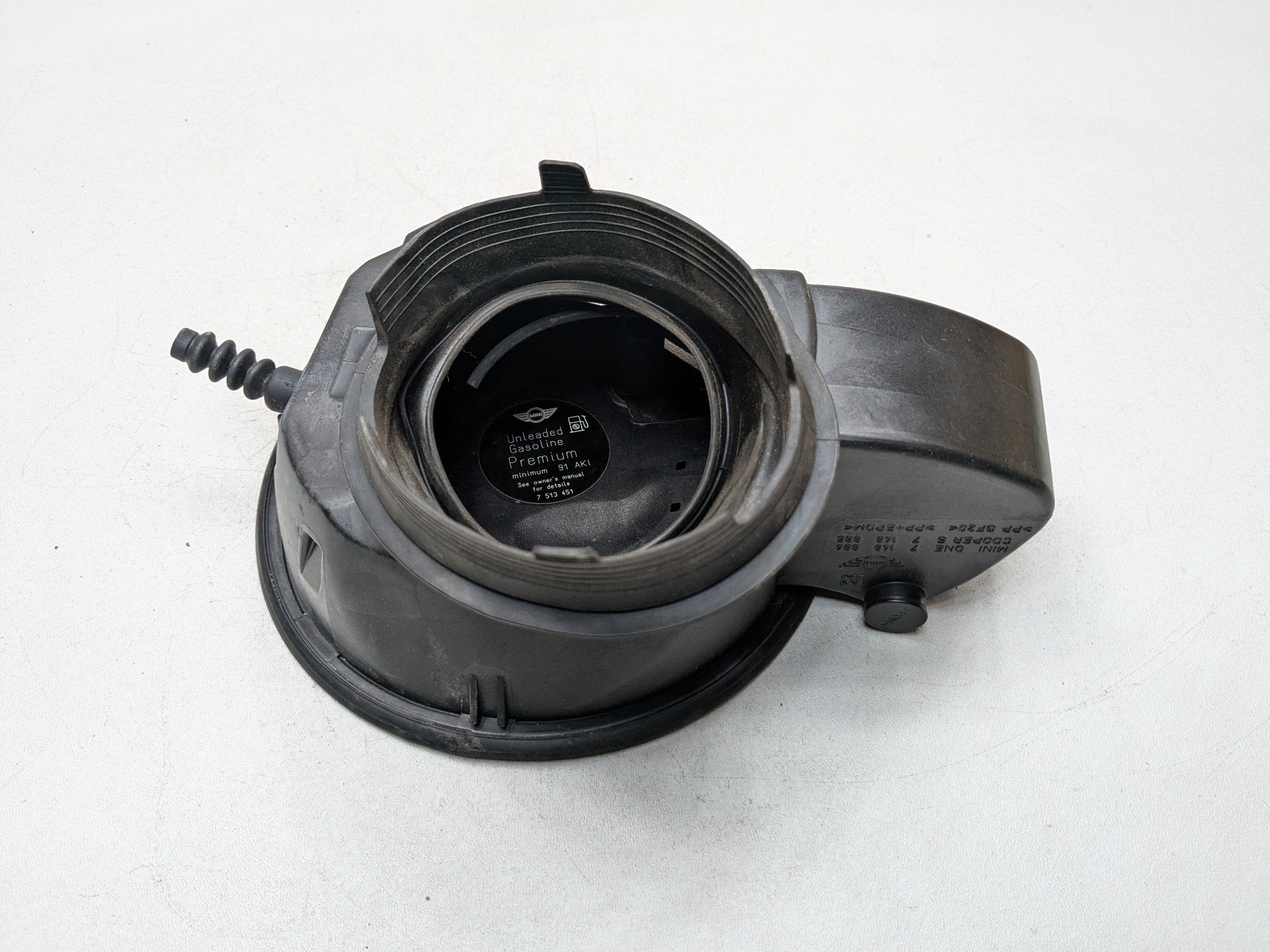 2007 - 2010 MINI COOPER OEM POT FILLER HOUSING FUEL FILLER FLAP POCKET ASSEMBLY
