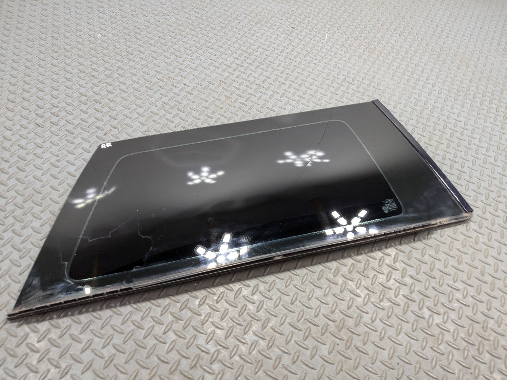 2007 - 2010 MINI COOPER OEM DOOR WINDOW QUARTER GLASS REAR RIGHT PASSENGER SIDE