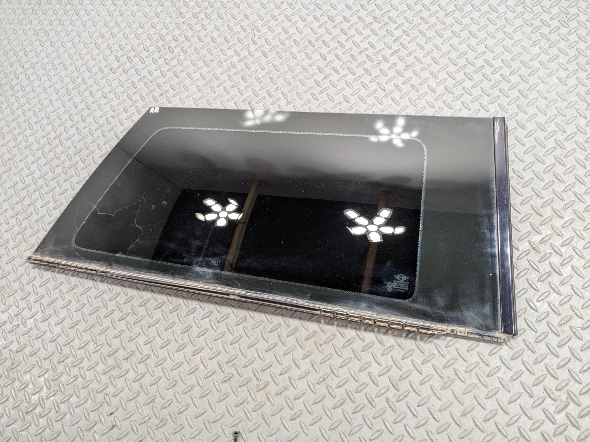 2007 - 2010 MINI COOPER OEM DOOR WINDOW QUARTER GLASS REAR RIGHT PASSENGER SIDE