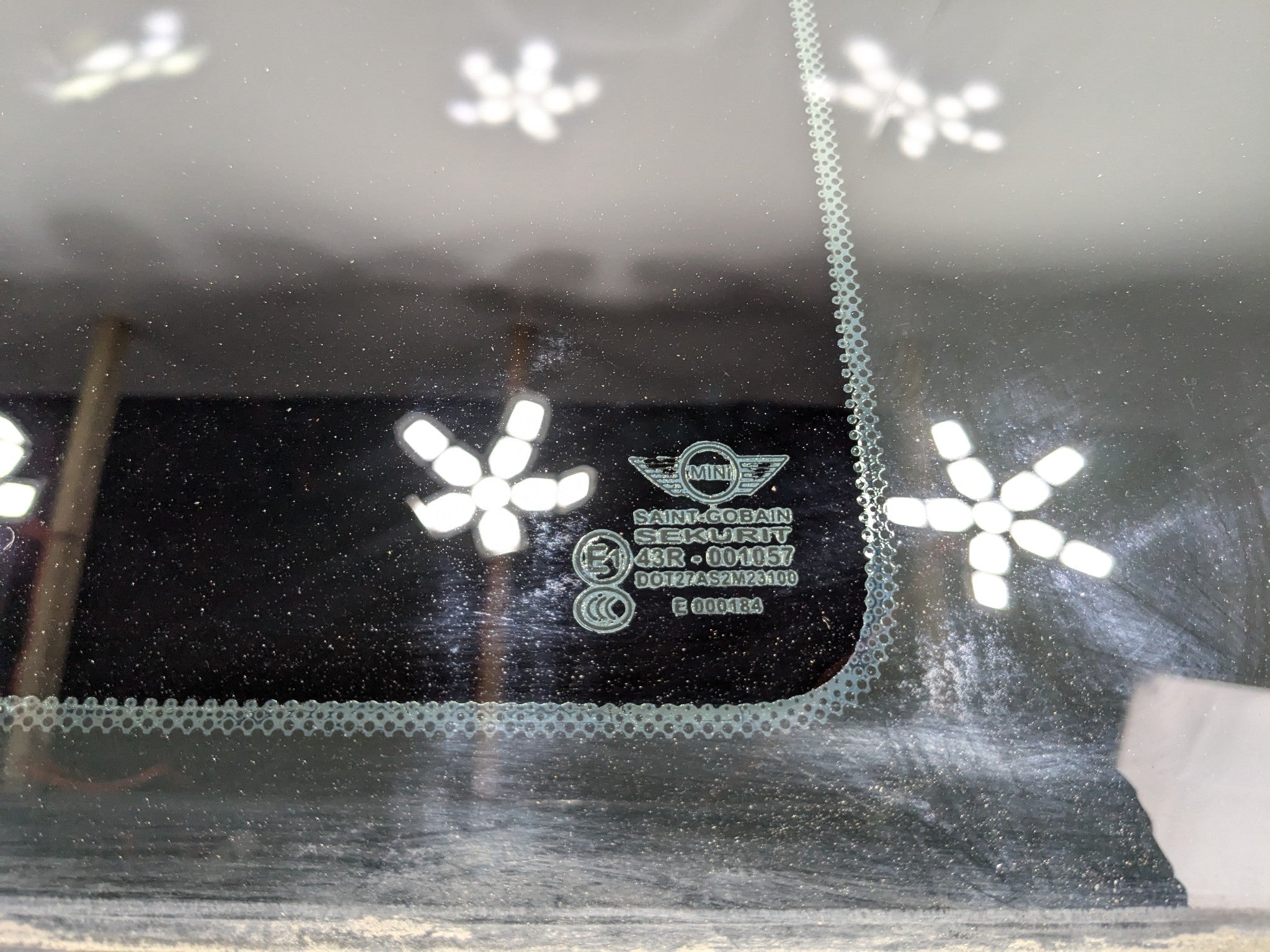 2007 - 2010 MINI COOPER OEM DOOR WINDOW QUARTER GLASS REAR RIGHT PASSENGER SIDE