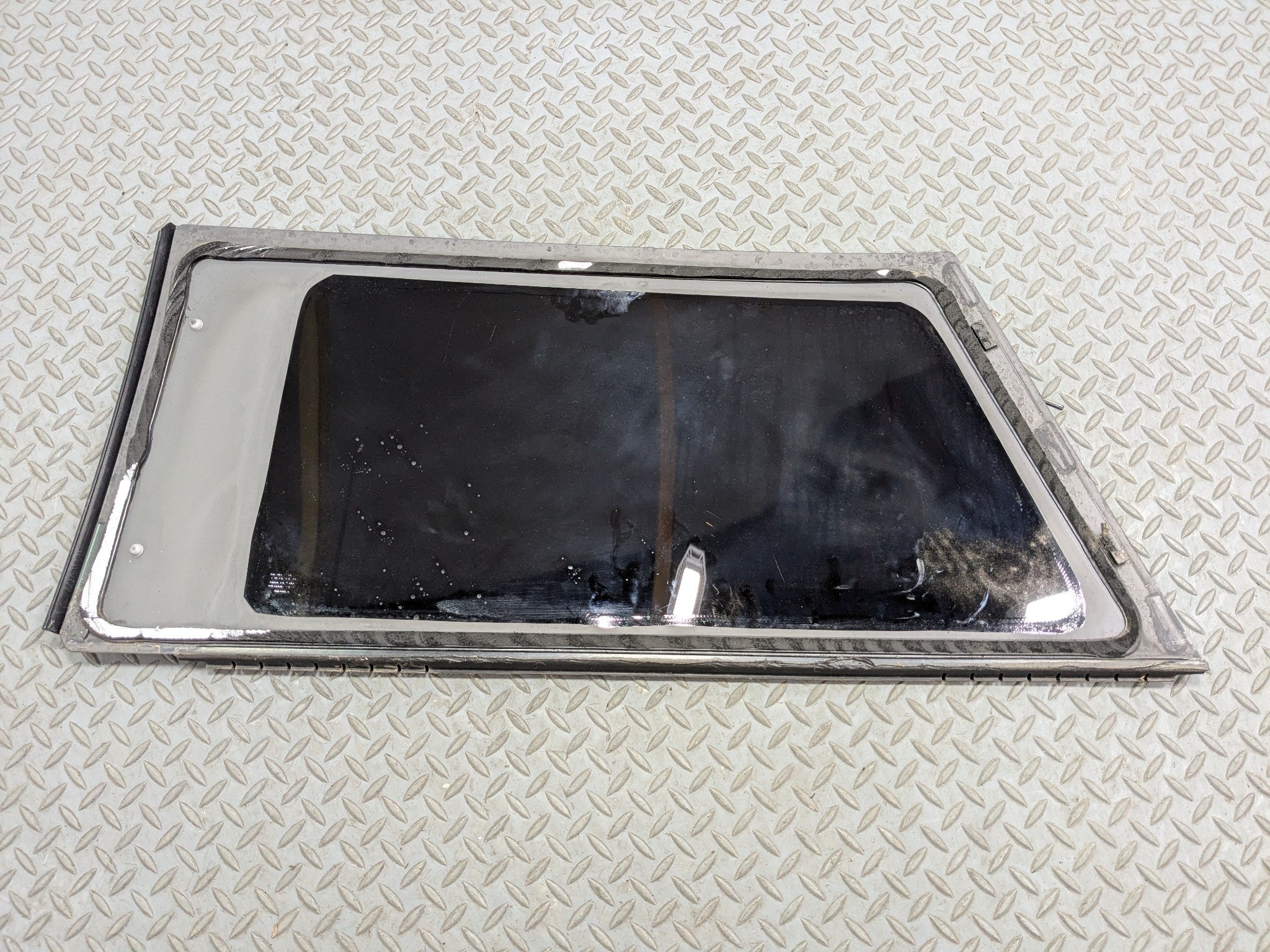 2007 - 2010 MINI COOPER OEM DOOR WINDOW QUARTER GLASS REAR RIGHT PASSENGER SIDE