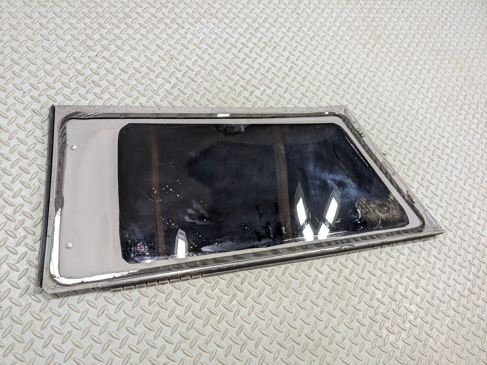 2007 - 2010 MINI COOPER OEM DOOR WINDOW QUARTER GLASS REAR RIGHT PASSENGER SIDE