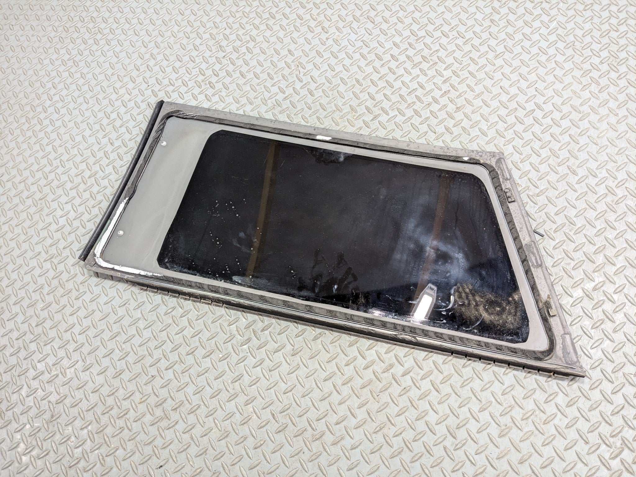 2007 - 2010 MINI COOPER OEM DOOR WINDOW QUARTER GLASS REAR RIGHT PASSENGER SIDE