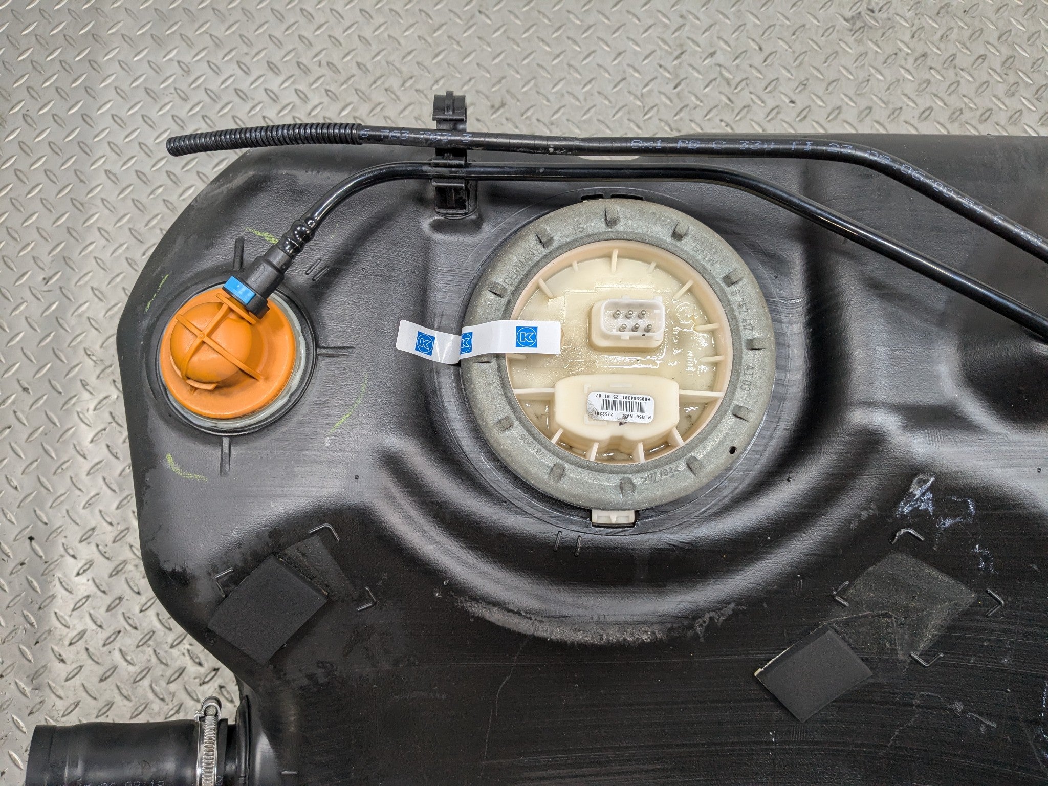 07 - 10 MINI COOPER OEM GAS FUEL TANK RESERVOIR WITH PUMP SENDER FILTER ASSEMBLY