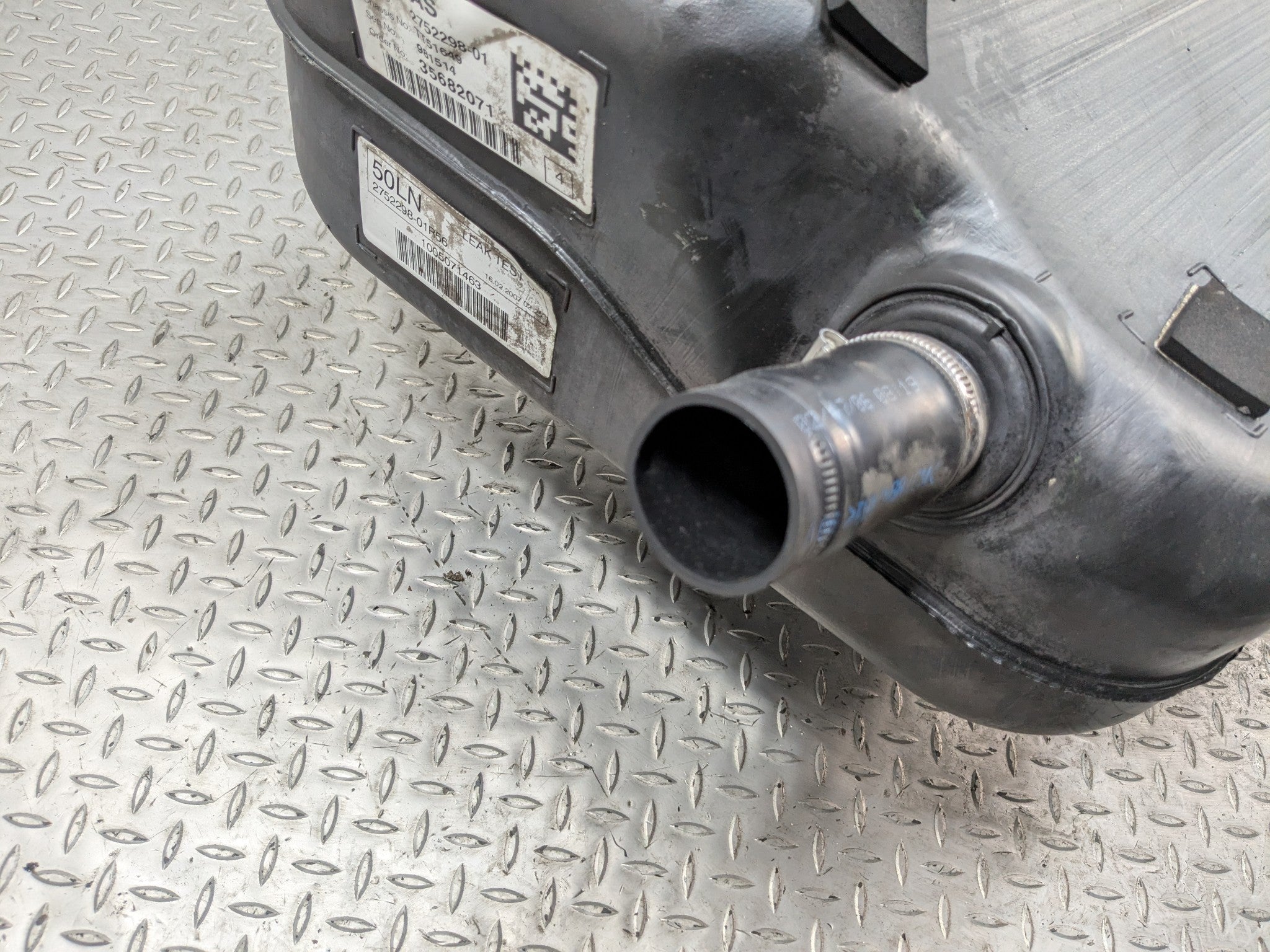 07 - 10 MINI COOPER OEM GAS FUEL TANK RESERVOIR WITH PUMP SENDER FILTER ASSEMBLY