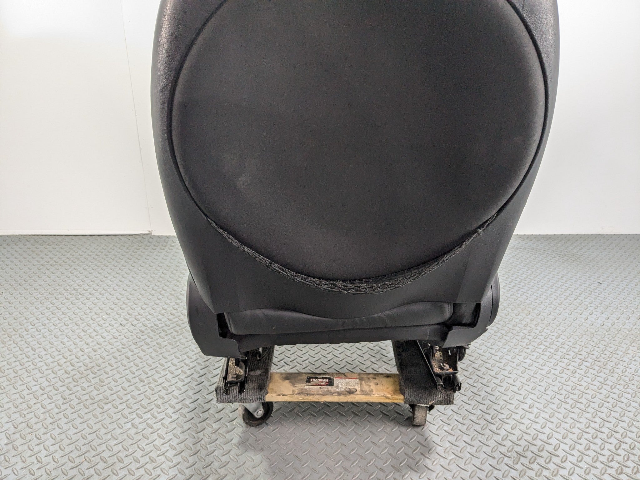 2007 - 2010 MINI COOPER OEM FRONT DRIVER SIDE SEAT WITH SEATBELT BUCKLE BLACK