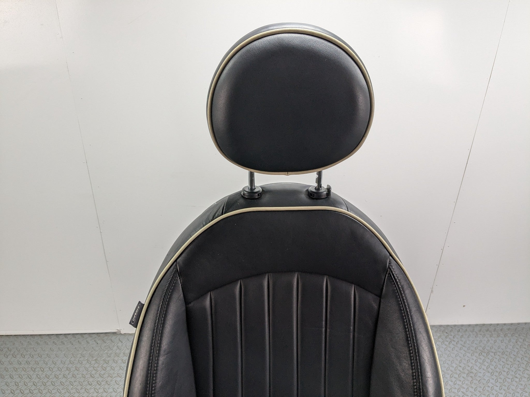 07 - 10 MINI COOPER OEM FRONT PASSENGER SIDE SEAT WITH SEATBELT BUCKLE BLACK