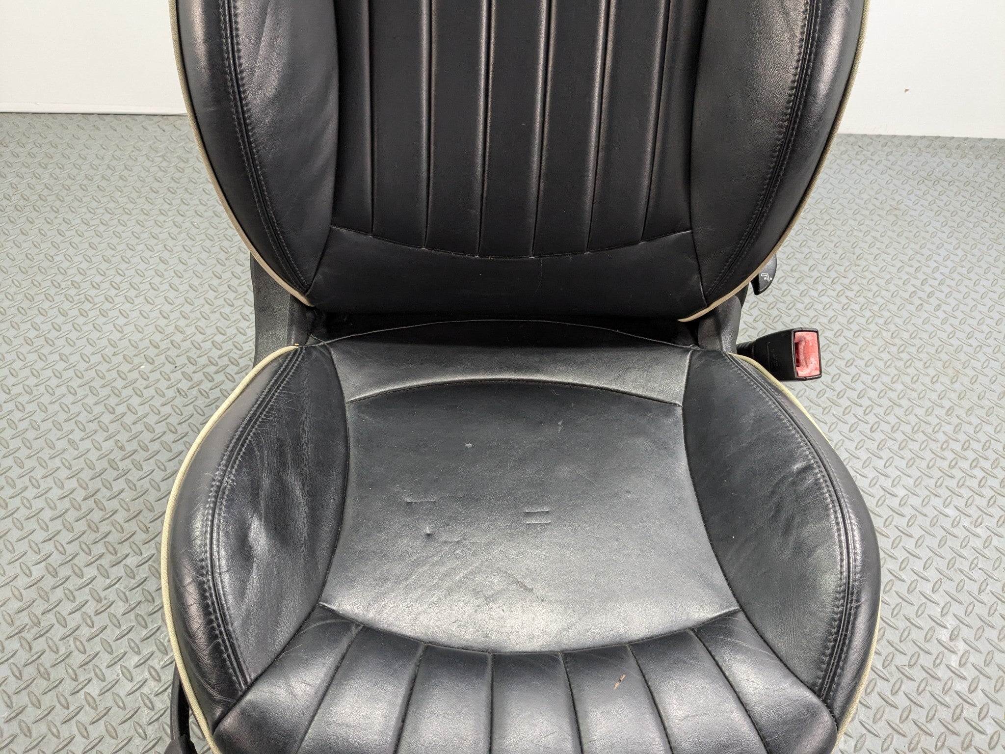07 - 10 MINI COOPER OEM FRONT PASSENGER SIDE SEAT WITH SEATBELT BUCKLE BLACK