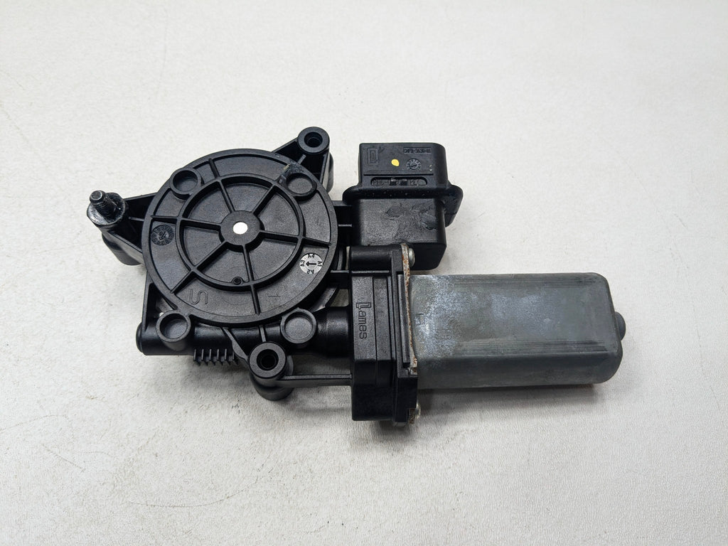 2015 - 2018 BMW 320I OEM FRONT RIGHT PASSENGER SIDE POWER WINDOW MOTOR ASSEMBLY