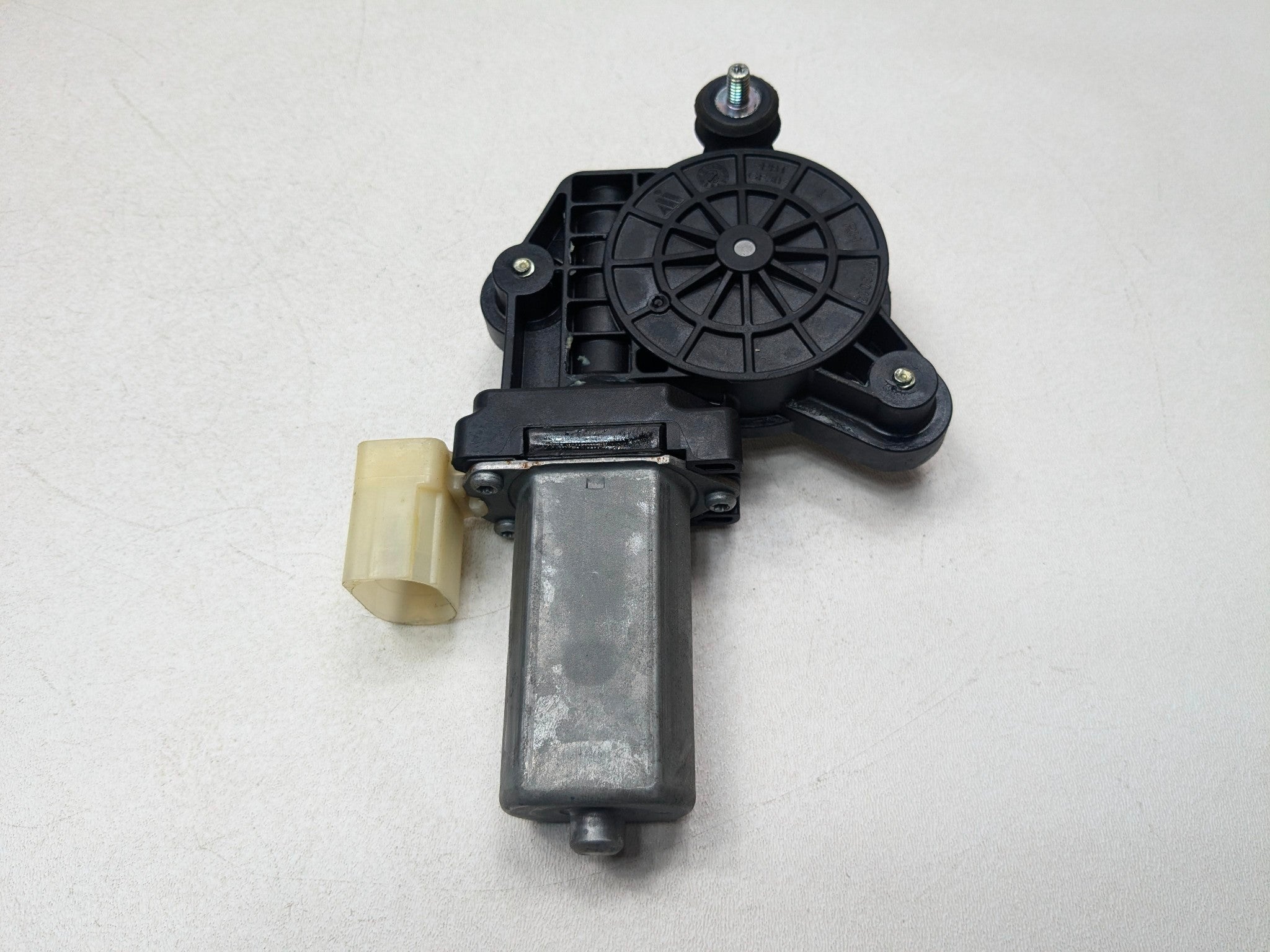 2015 - 2018 BMW 320I OEM REAR RIGHT PASSENGER SIDE POWER WINDOW MOTOR ASSEMBLY