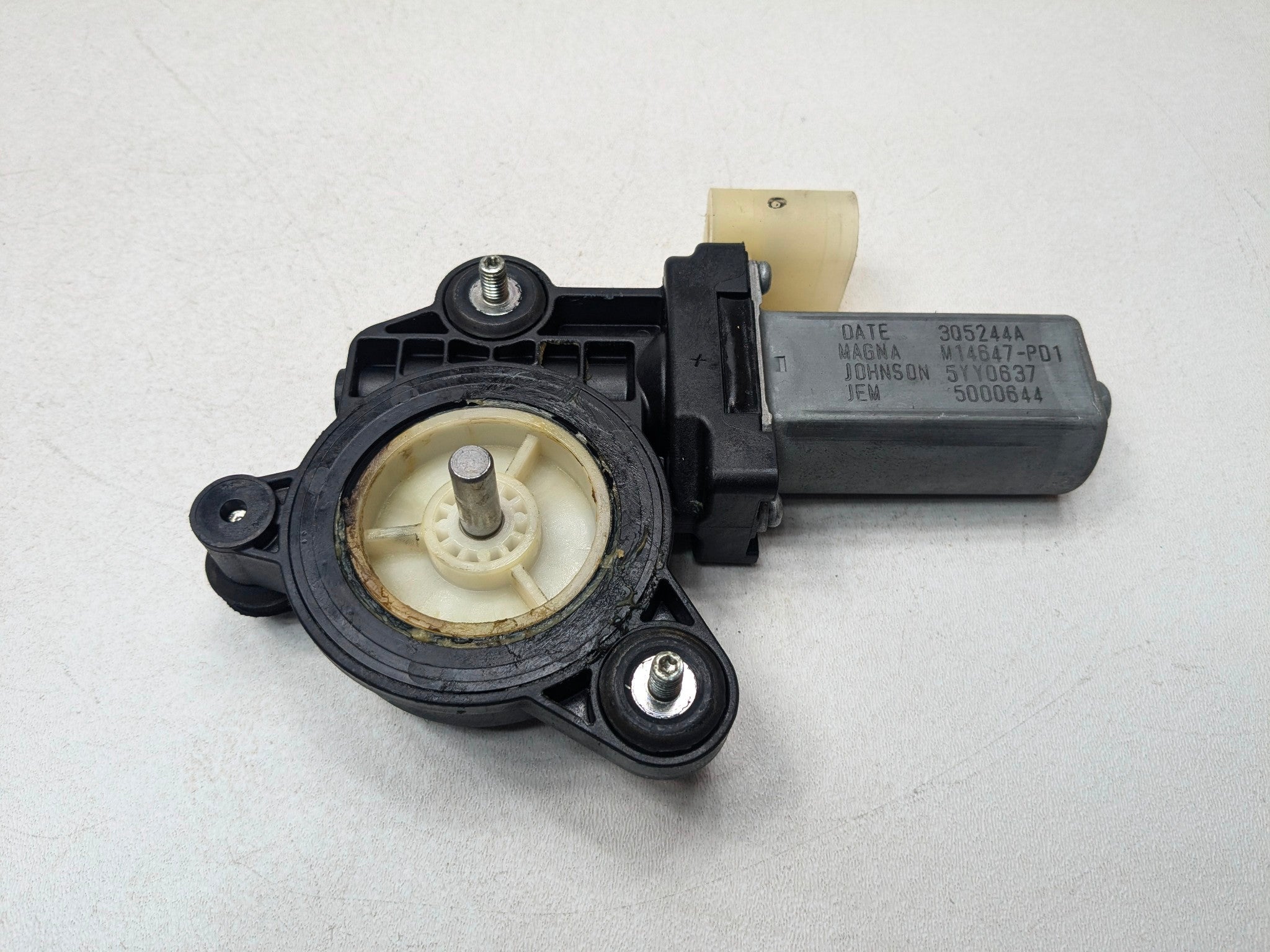 2015 - 2018 BMW 320I OEM REAR RIGHT PASSENGER SIDE POWER WINDOW MOTOR ASSEMBLY