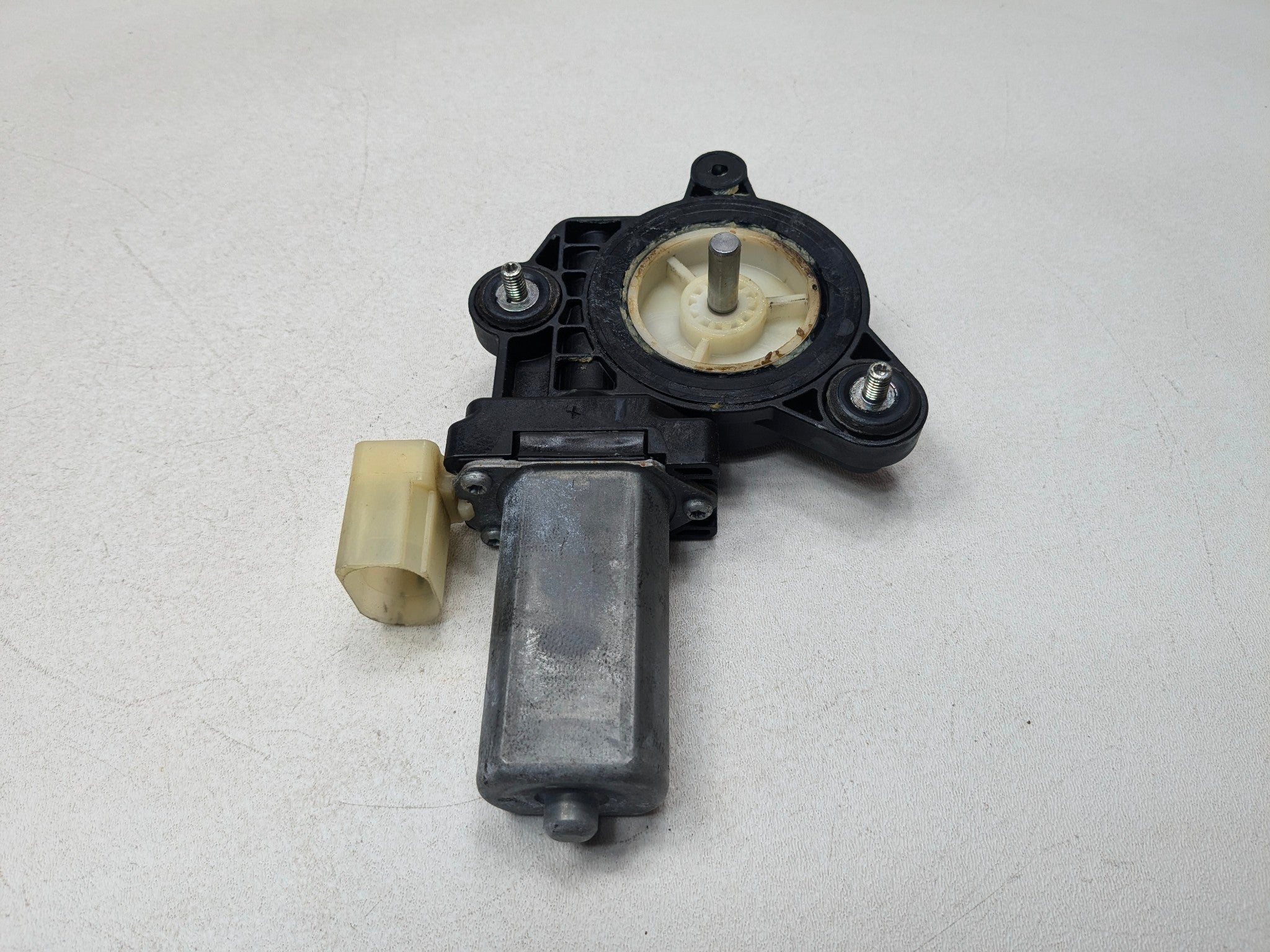2015 - 2018 BMW 320I OEM REAR LEFT DRIVER SIDE POWER WINDOW MOTOR ASSEMBLY