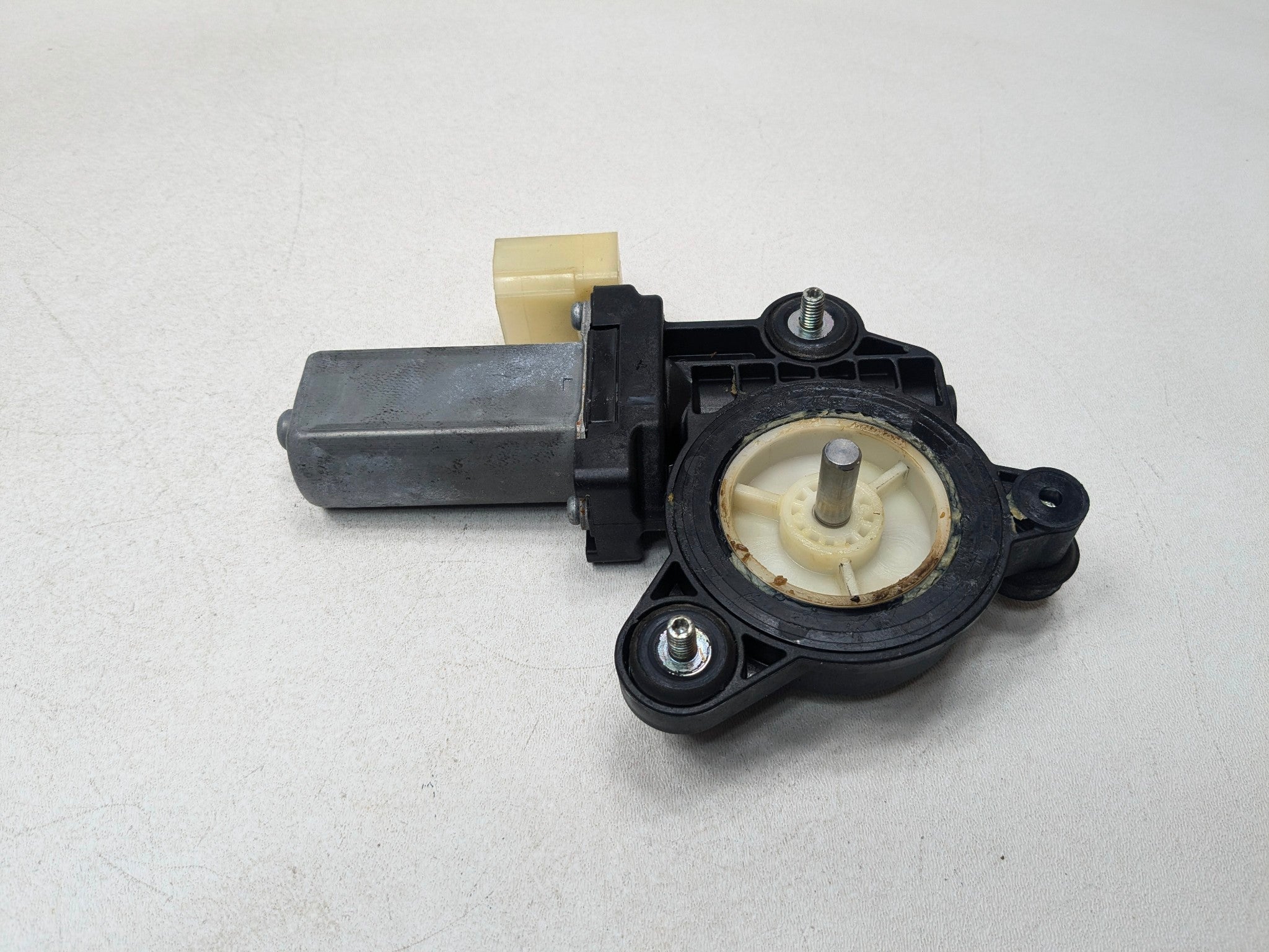 2015 - 2018 BMW 320I OEM REAR LEFT DRIVER SIDE POWER WINDOW MOTOR ASSEMBLY
