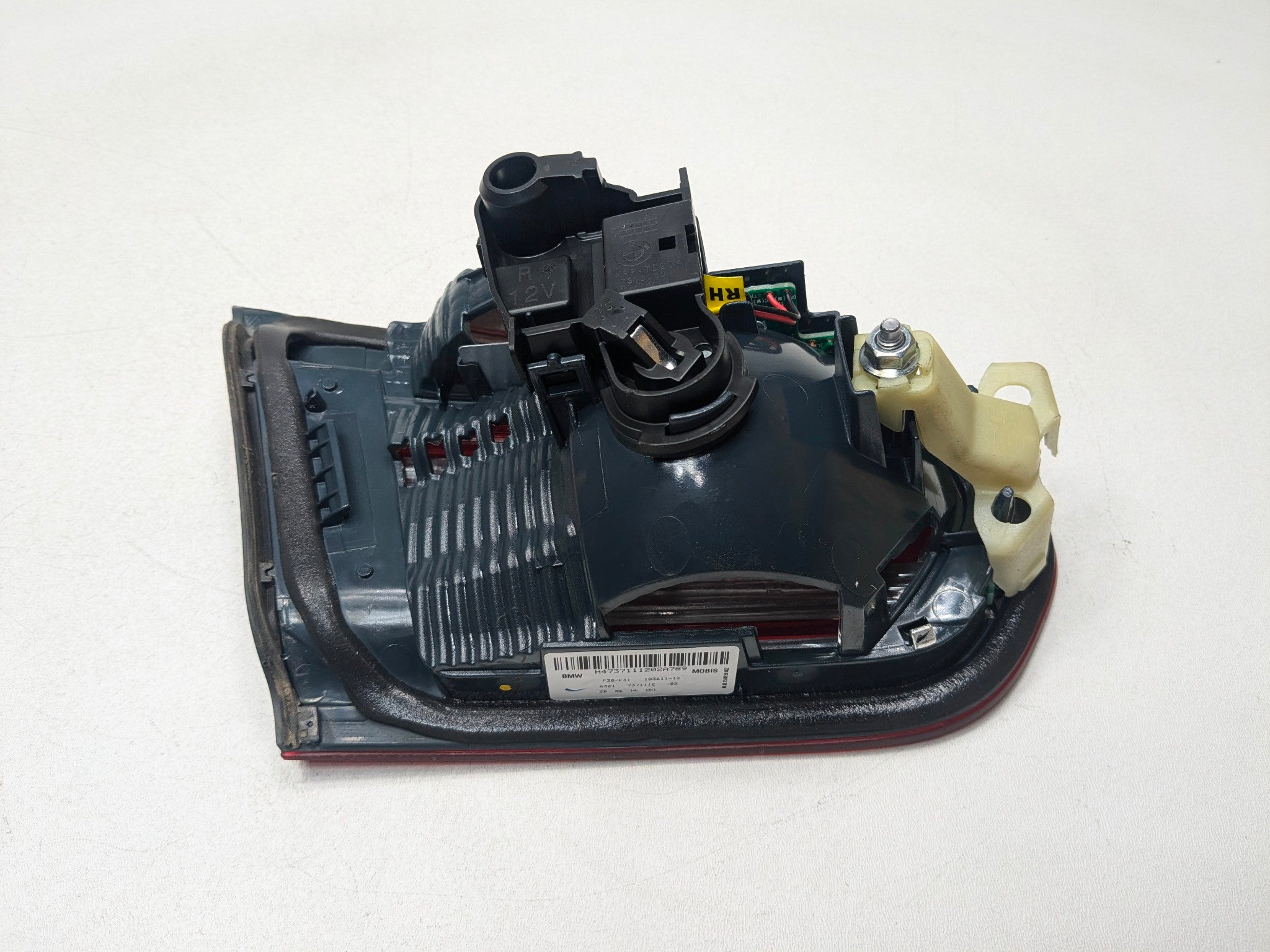2015 - 2018 BMW 320I OEM INNER TRUNK TAIL LIGHT REAR RIGHT PASSENGER SIDE