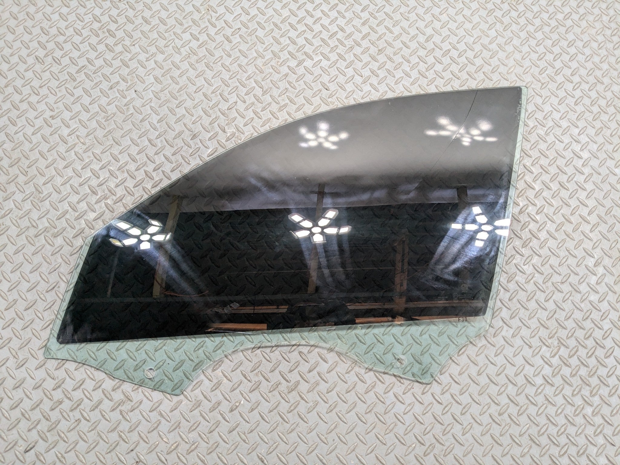 2015 - 2018 BMW 320I OEM DOOR WINDOW GLASS WITH TINT FRONT LEFT DRIVER SIDE